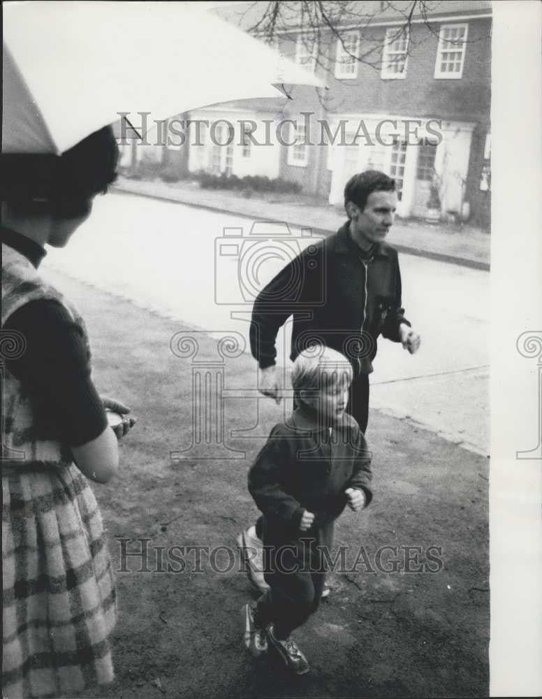 1993 Press Photo Trans American run Bruce Tullch Training wife Sue Watches - Historic Images