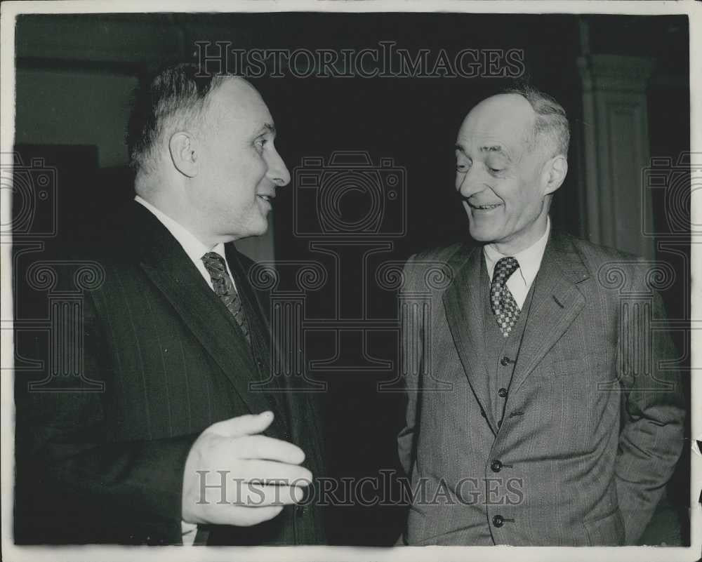 1955 Press Photo Sir Cyril Hinohel Wood and A.N. Nesmeyanoy Royal Society - Historic Images