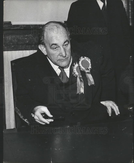 1965 Press Photo Patrick Gordon Walker defeated by Ronald Buxton in Leyton - Historic Images
