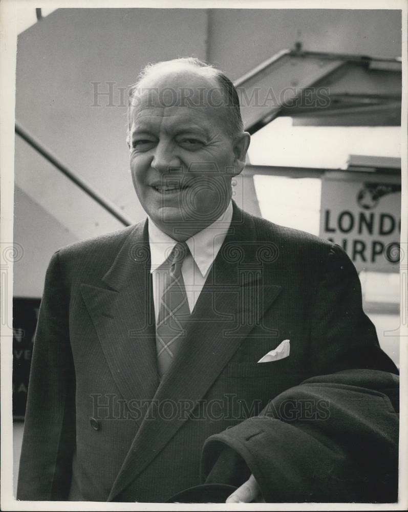 1954 Press Photo Harold Stassen, the United States Foreign Aid Administrator - Historic Images