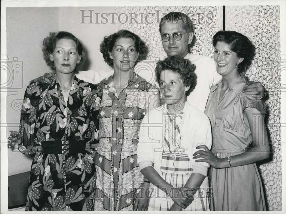 Press Photo Edgar Sanders Released &amp; Sees Family For First Time In 3 Years - Historic Images