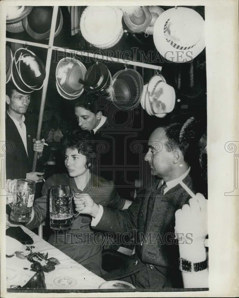 1961 Press Photo Princess Soraya Flees After Oktoberfest Visit - Historic Images