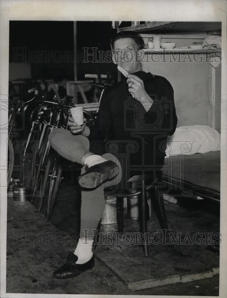 1935 Press Photo Jimmy Rustomai on a boat. - Historic Images