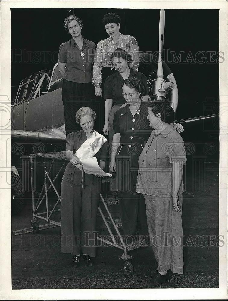 1943 Press Photo President Of Grandma's Assembly Marie Higbee & Members - Historic Images