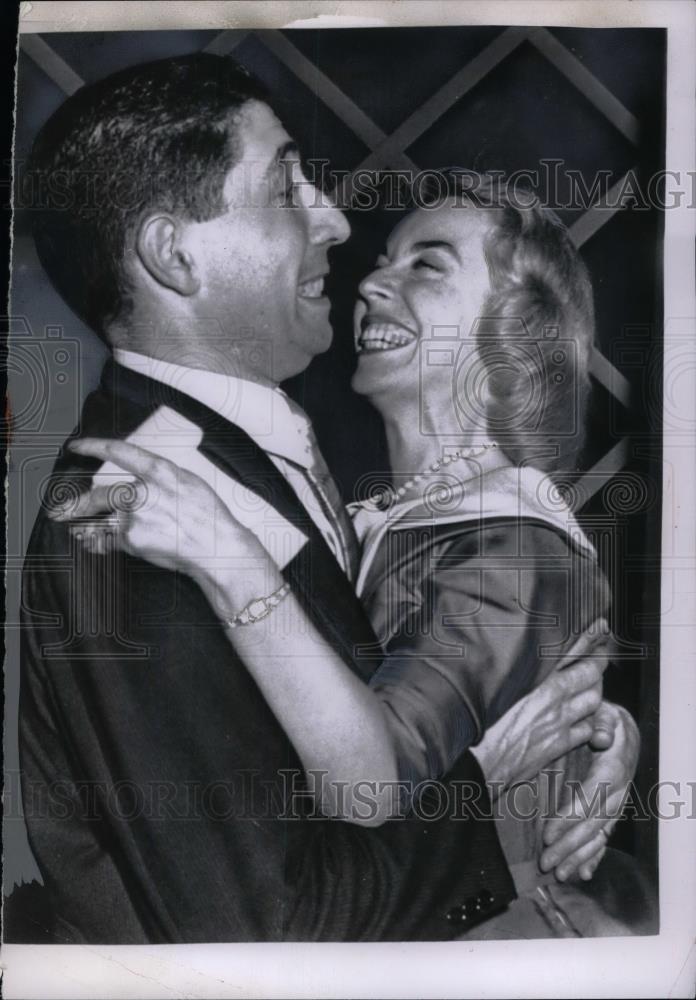 1955 Press Photo Mrs. and Mr. Mitton Brother - nea44958 - Historic Images