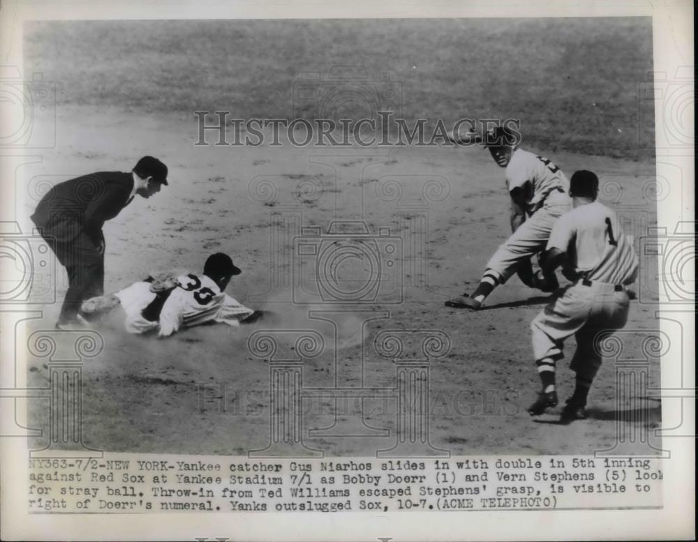 1952 Press Photo Yankee Catcher Gus Niarbon - Historic Images