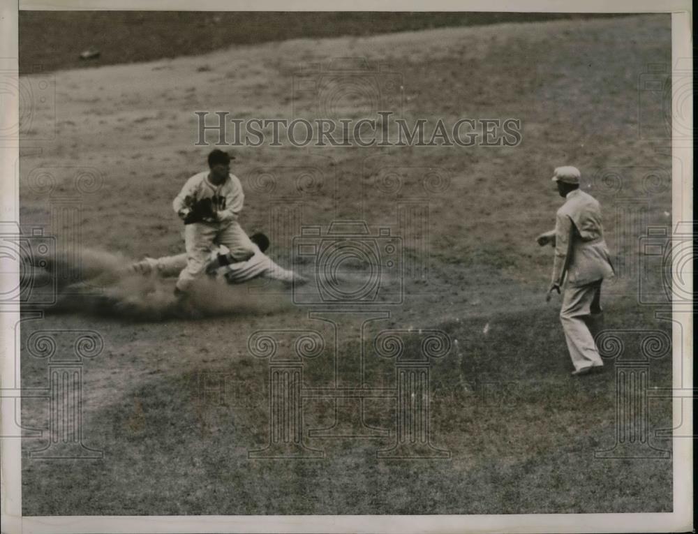 1935 Press Photo New York Giants Gus Mancuso Out In Dodgers Game - Historic Images