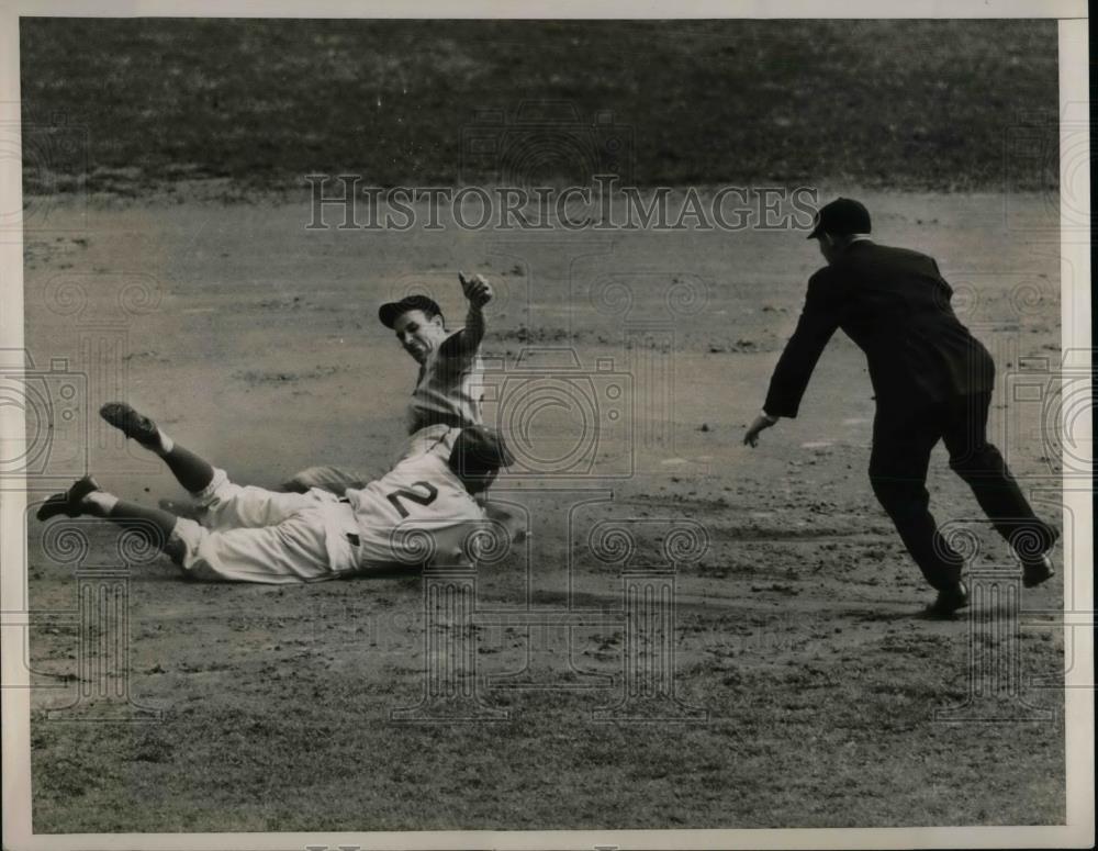 1938 Press Photo Mickey Hanley of the Pittsburgh Pirates - nea44518 - Historic Images