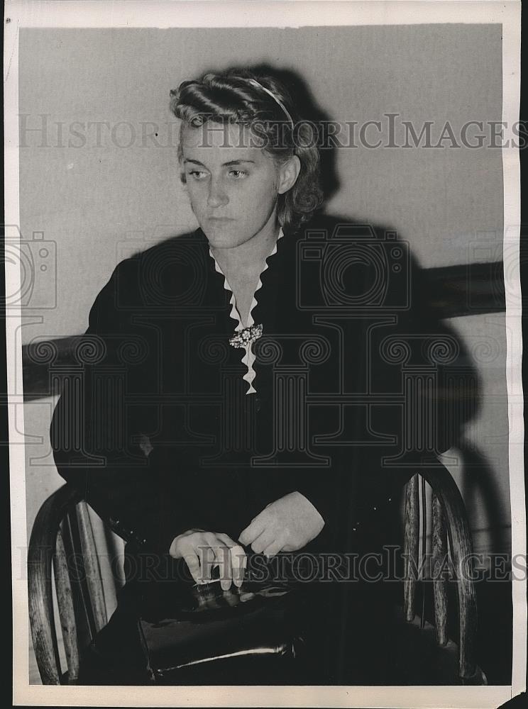 1938 Press Photo Elizabeth Hess indetifies members of gang in brothers slaying - Historic Images