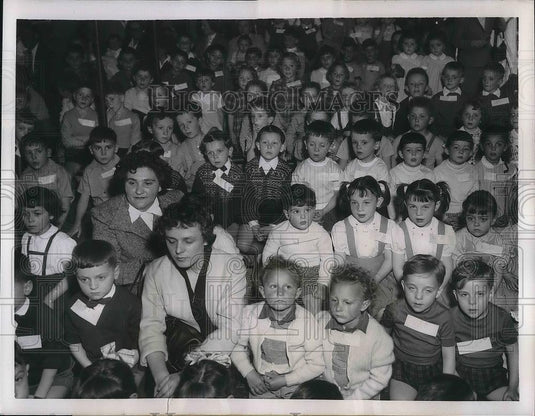 1955 Press Photo A sea of French twins, with 2 mothers standing out. - nea35340 - Historic Images
