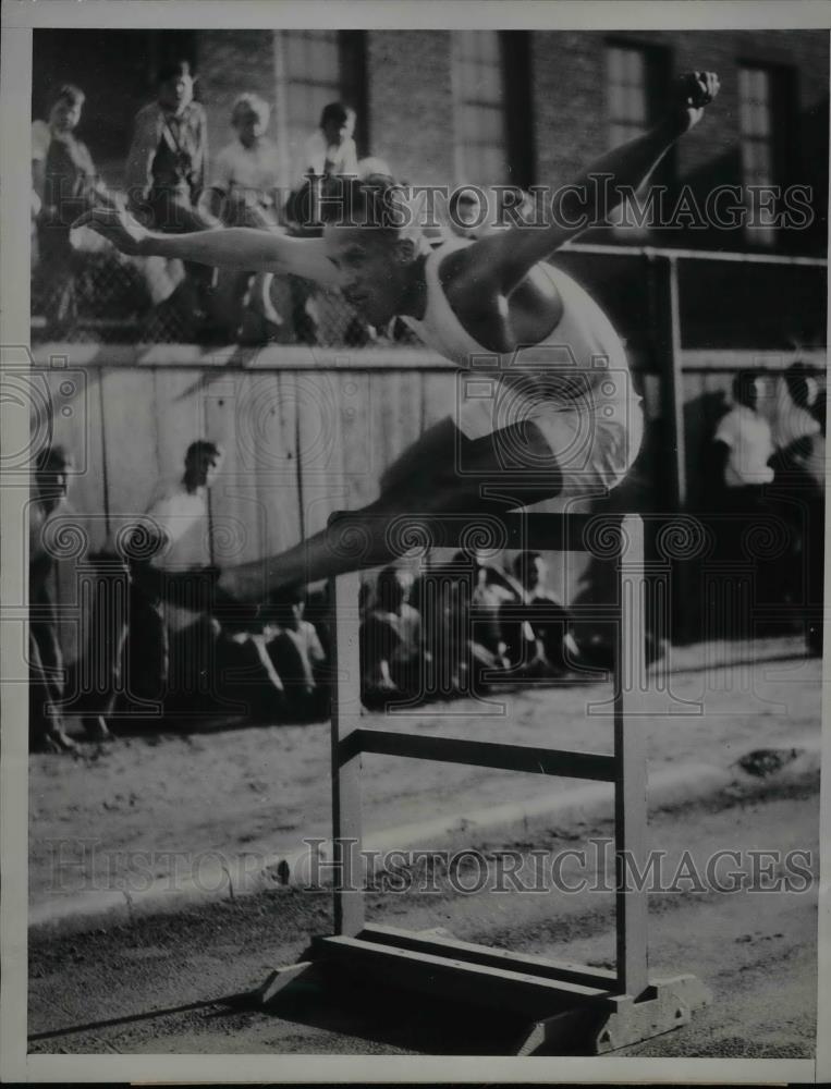 1932 Press Photo Track Runner A. Jarvinen During Practice At Huntington High - Historic Images