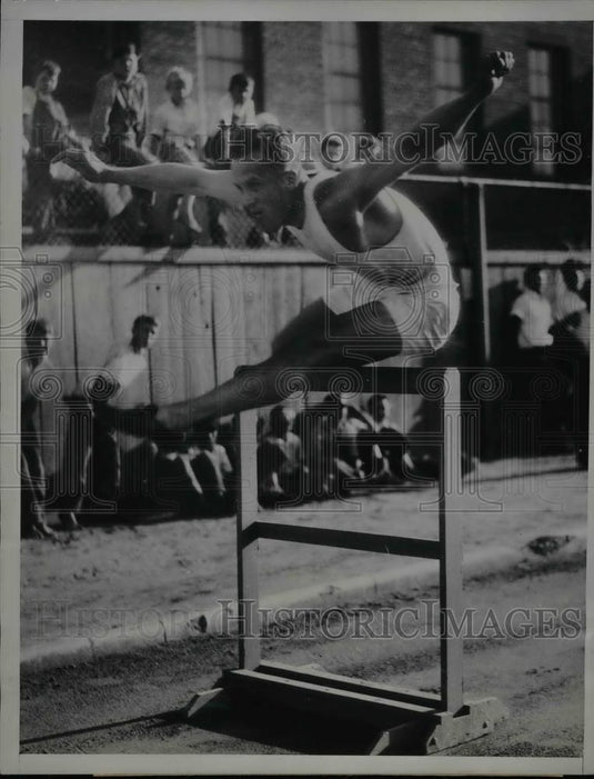 1932 Press Photo Track Runner A. Jarvinen During Practice At Huntington High - Historic Images