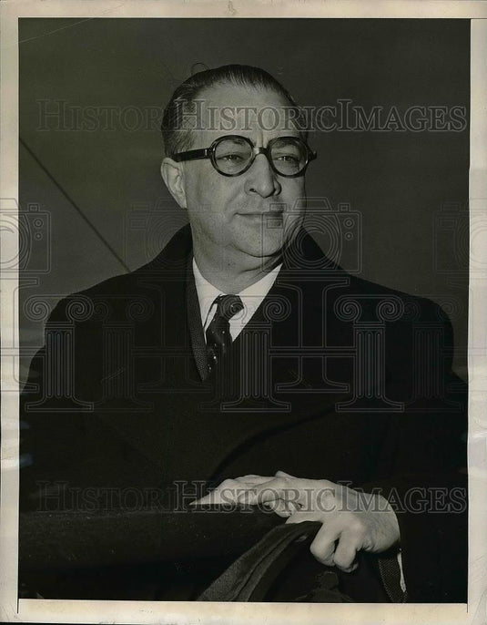 1947 Press Photo Film producer Filipo Del Guidice arrives in NYC - nea49228 - Historic Images