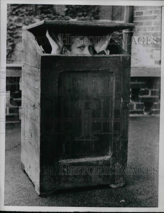 1962 Press Photo Gary Price in an antique coffee bean bin - nea47534 - Historic Images