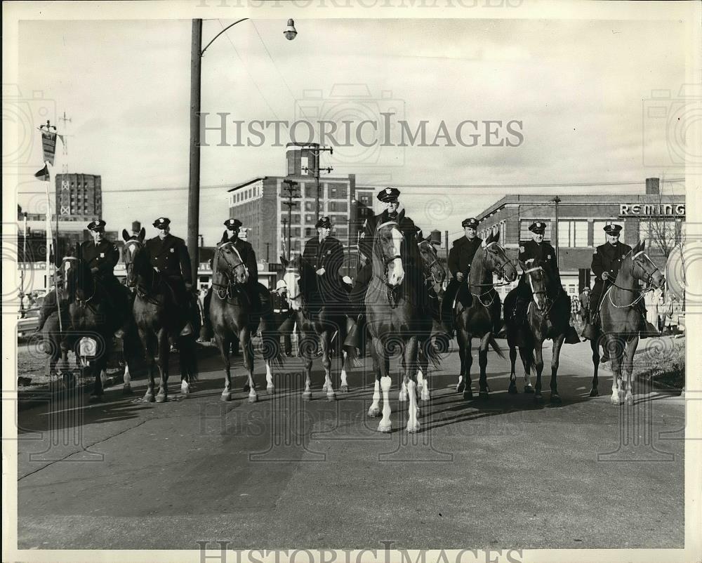 1966 Press Photo Policemen On Horseback - Historic Images