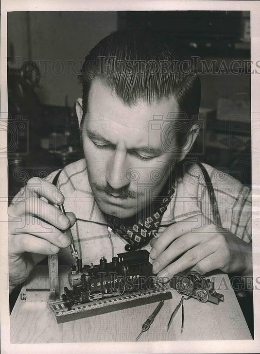 1937 Press Photo Noted Engineer Alexander Wood Completing Construction On Model - Historic Images