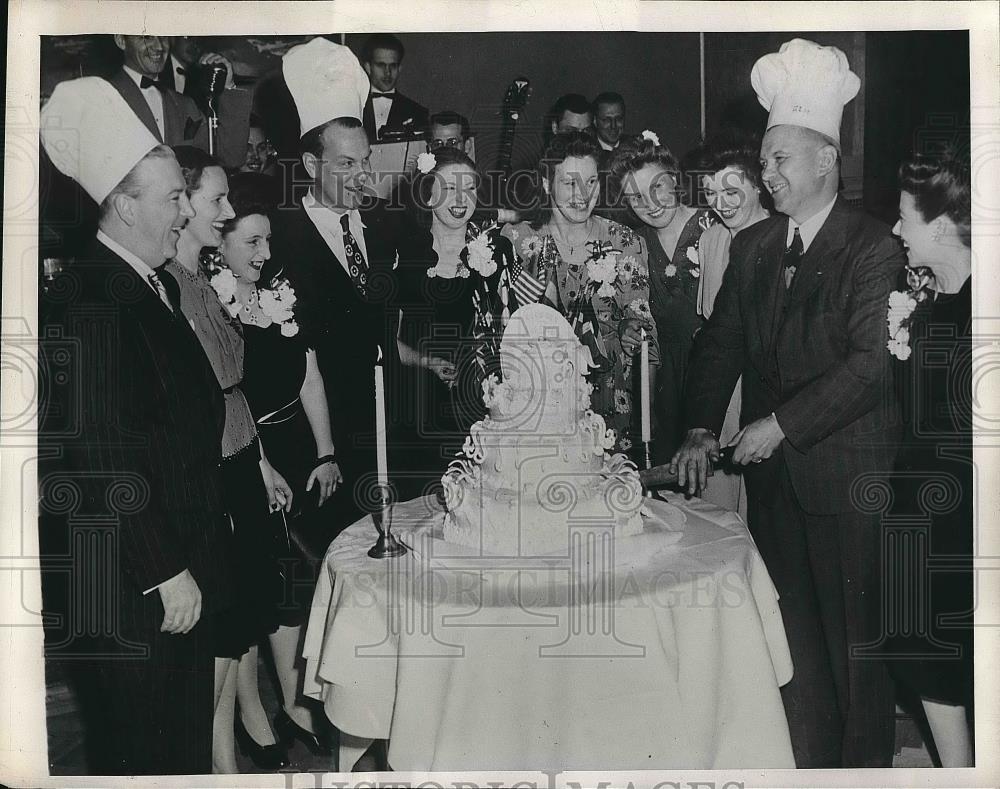 1946 Press Photo US servicemen &amp; foreign brides in Akron, Ohio - nea48790 - Historic Images