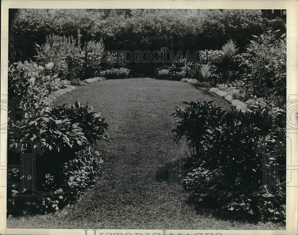 1940 Press Photo A Courtyard. - nea48428 - Historic Images