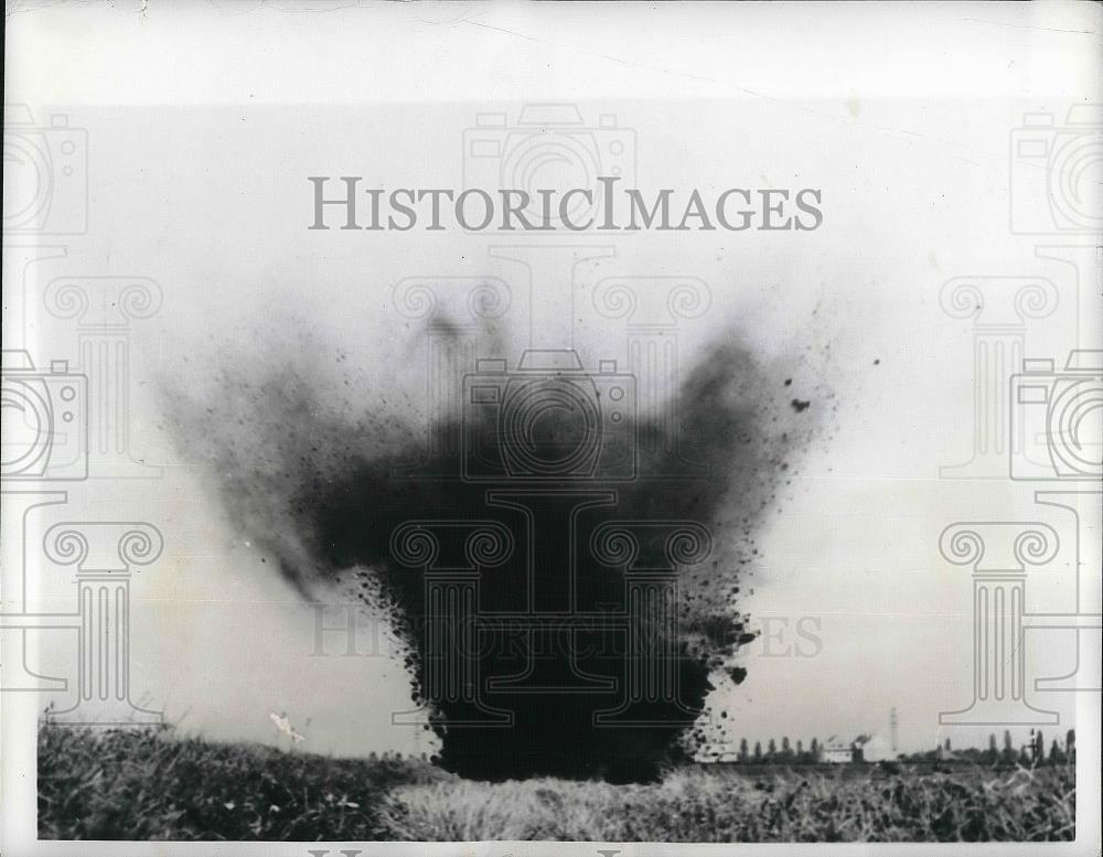 1941 Press Photo Czech Police Detonate German Explosive Device - nea35625 - Historic Images