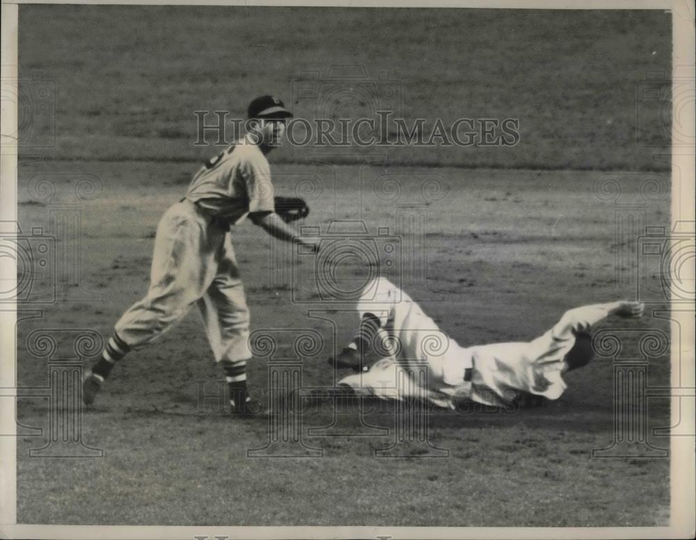 1940 Press Photo Giants Babe Young vs Carvel Rowell of Boston Bees - nea47422 - Historic Images