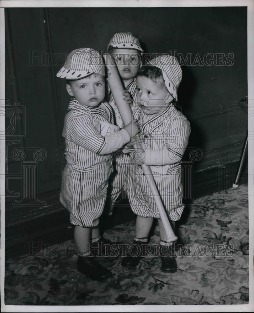 1953 Press Photo Triplets Tommy, Denny, and Gerry Yerves - Historic Images