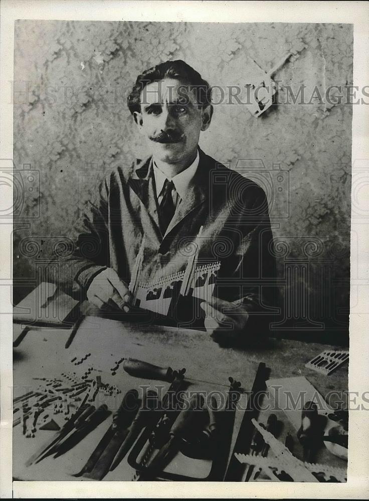 1933 Press Photo Belgian Mechanic Jeann Pierre Henem At Work On Model - Historic Images