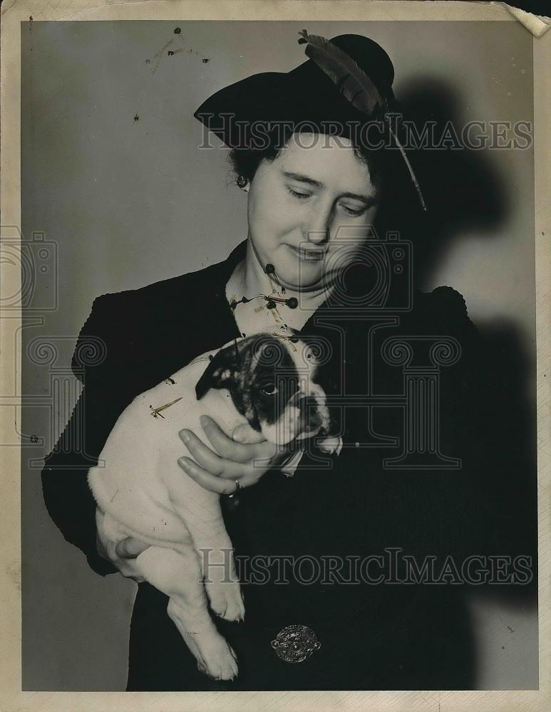 1939 Press Photo Mrs. George Bark Demonstrates Proper Way To Hold A Pup - Historic Images