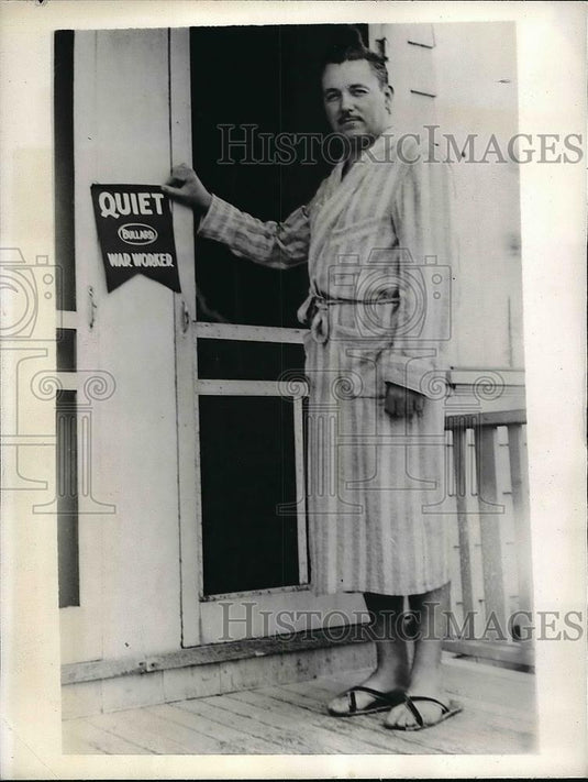 1942 Press Photo Homer C.M. Cudmore night shift worker - nea56965 - Historic Images