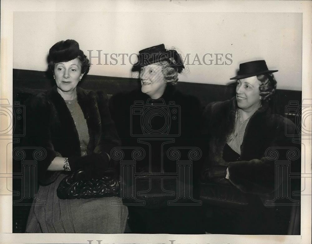 1940 Press Photo Mrs Harry Strang, Mrs. T.F. Brosman and Mrs S.J. Burke - Historic Images