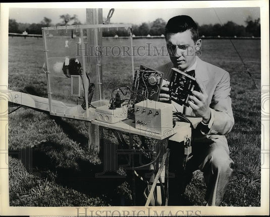 1960 Press Photo RCA's David Sarnoff at Research center at Princeton - Historic Images