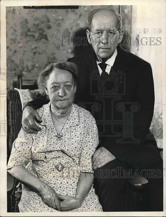 Press Photo Mr & Mrs Charles E. Walters Chardon Ohio - nea61814 - Historic Images