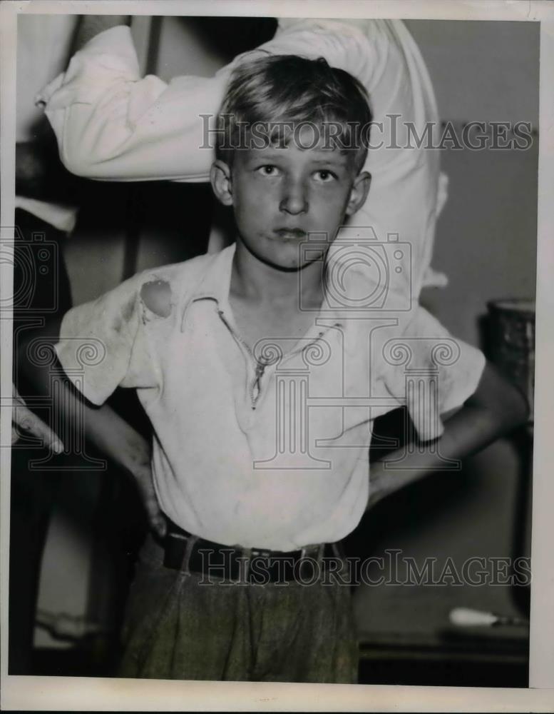 1938 Press Photo Eugene Kuchnicki after being cought exploring a cave. - Historic Images