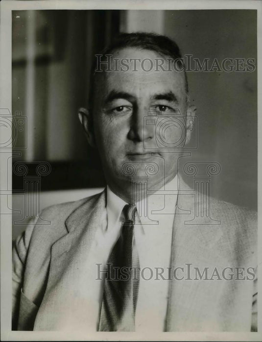 1934 Press Photo Capt. Randall Jacobs posing for photo - nea58786 - Historic Images