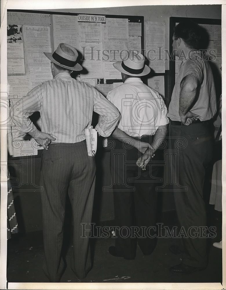 1943 Press Photo Three Pre-Pearl Harbor fathers the US employment service - Historic Images