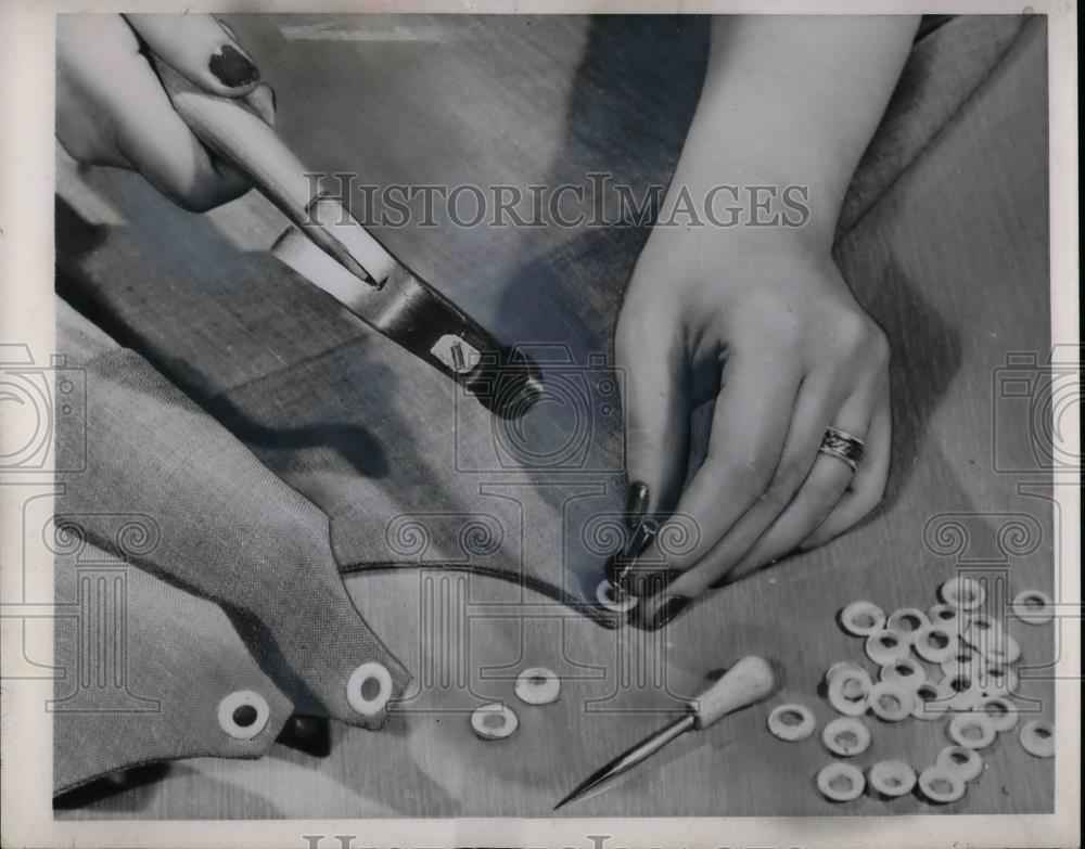 1954 Press Photo Making Curtains - Historic Images