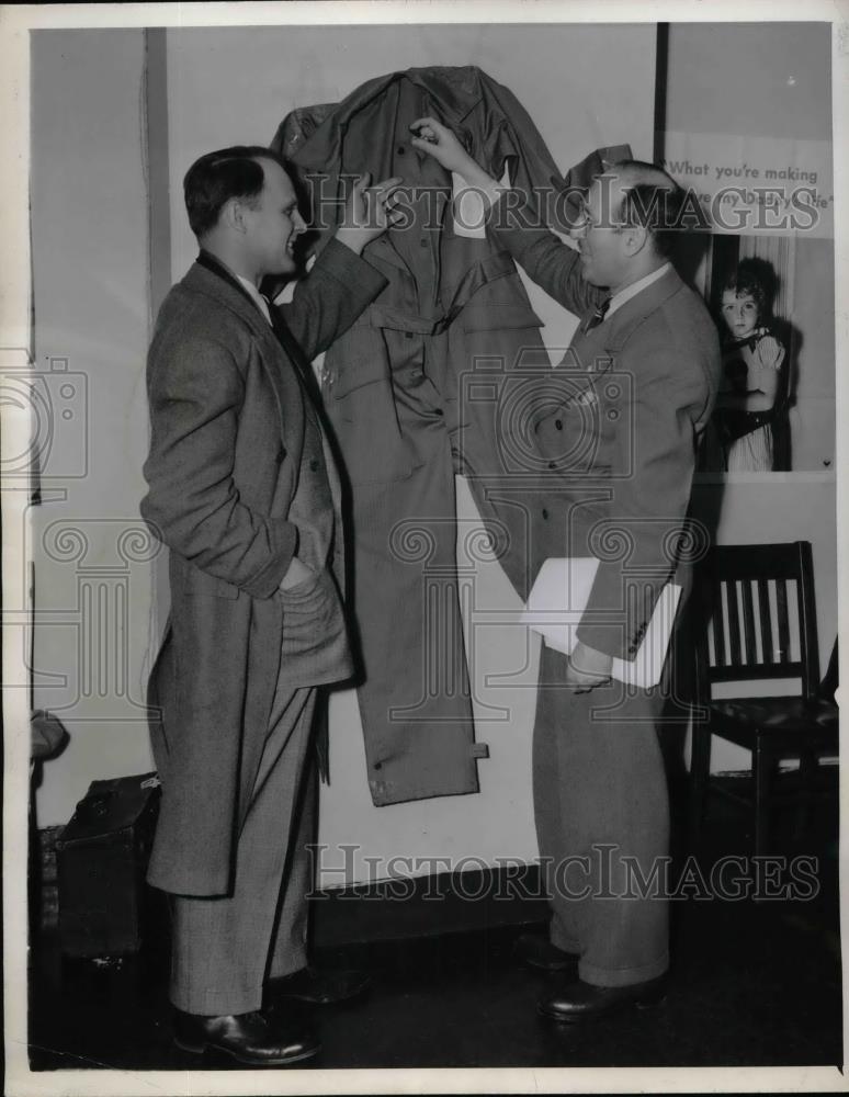 1943 Press Photo Horace Cope and HG Larson looking at uniform - nea58795 - Historic Images