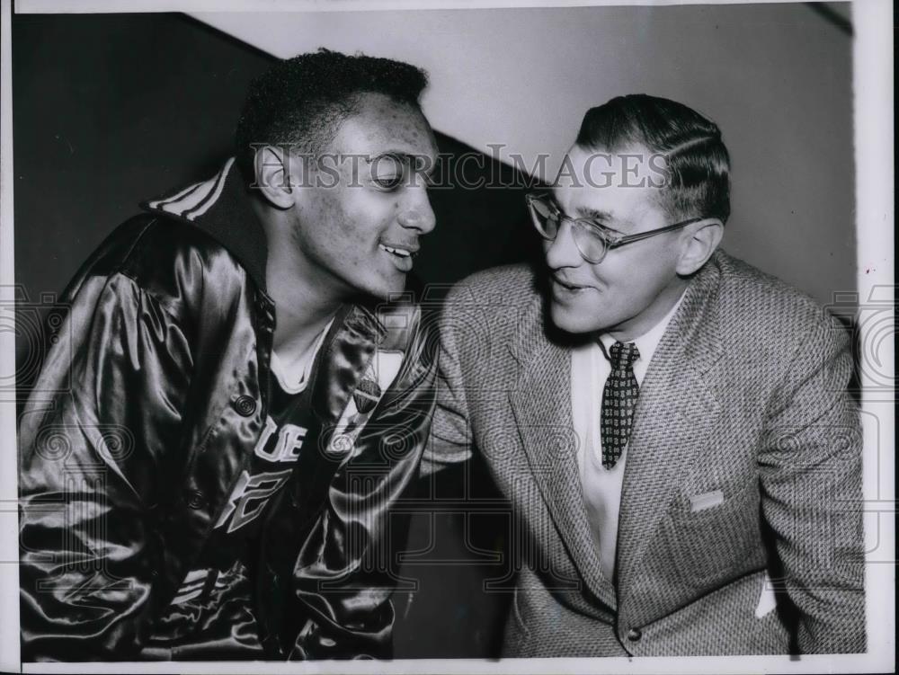 1955 Press Photo Marquetter U basketball guard Al Avant &amp; coach Joel Nagle - Historic Images