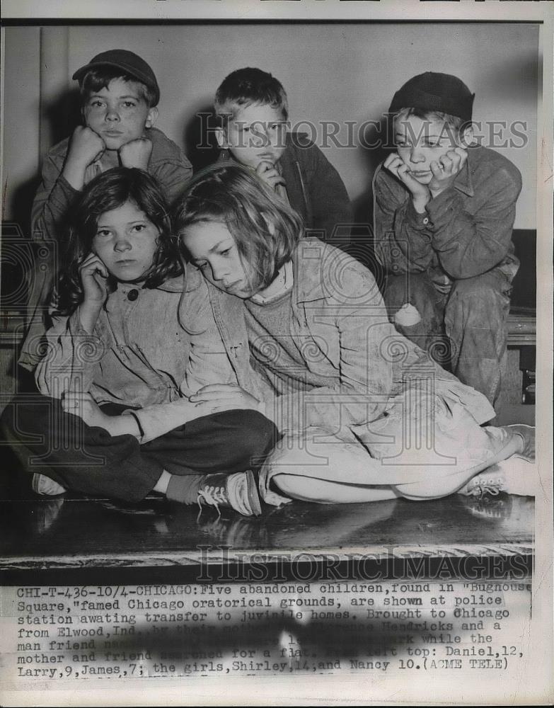 Press Photo Five Abandoned Children Wait At Police Station - Historic Images