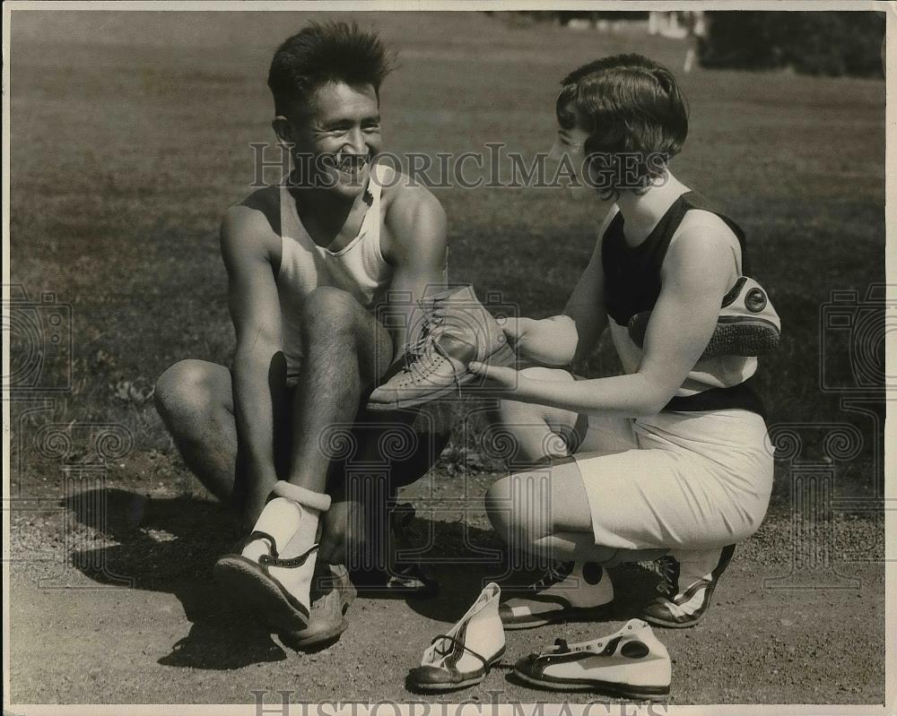 1929 Press Photo Vera Churchman and Humming Bird at Marathon - nea54467 - Historic Images