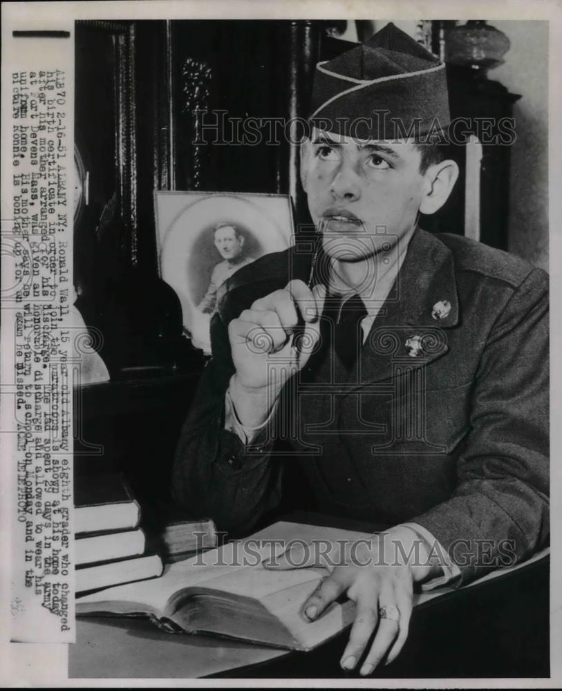 1951 Press Photo Ronald Wall Studies For Exam He Missed While In Army - Historic Images