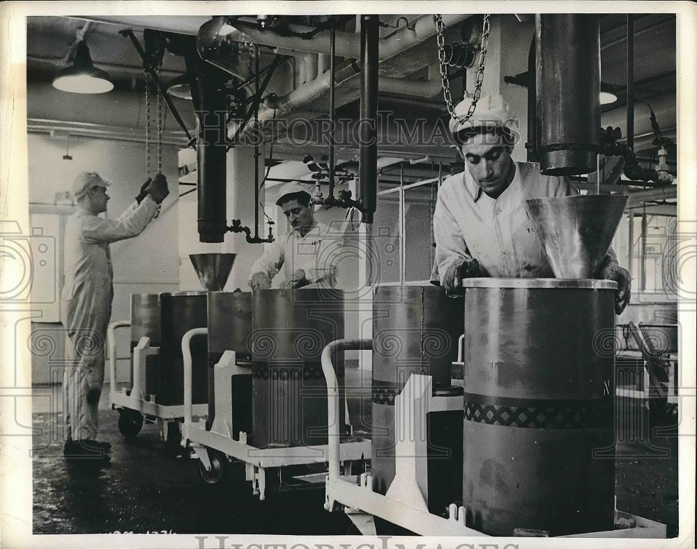 1948 Press Photo Canada Factory Explosives Plant Manufacturing - Historic Images