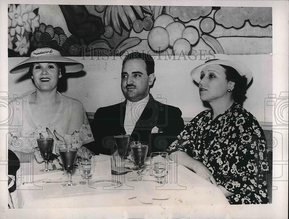 1936 Press Photo Rafael De La Coliva, His Wife, &amp; Mrs. J. Bodel NY Restaurant - Historic Images