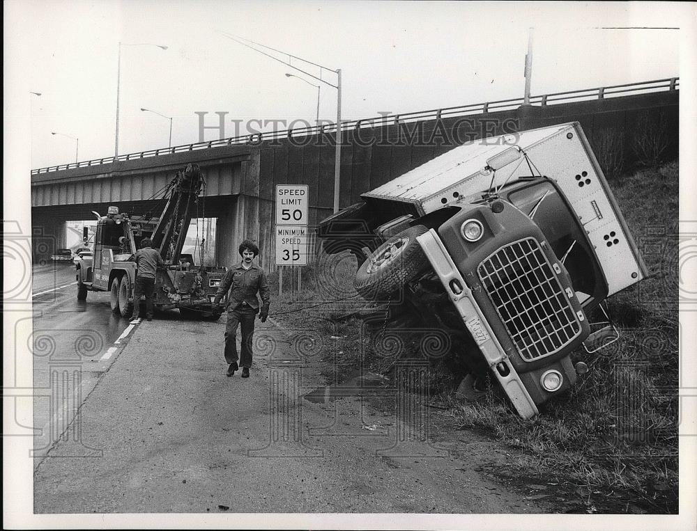 1976 Press Photo Produced truck that flipped over on road - Historic Images