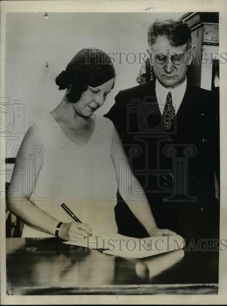 1931 Press Photo Mrs. Newton &amp; Divorce Attorney J.C. Craig During Proceedings - Historic Images