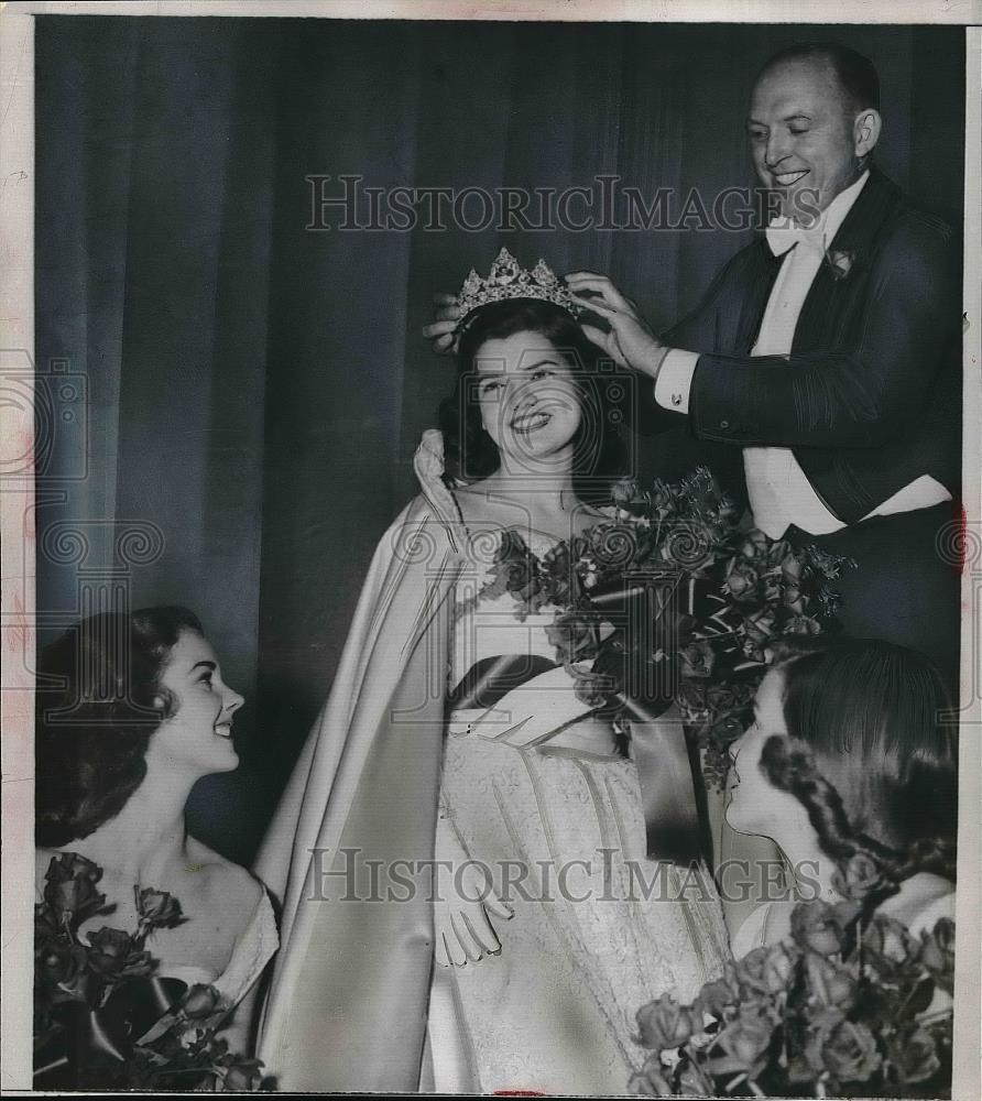 1952 Press Photo Princesses of the Rose Queen Court as Diane Armstrong &amp; Nancy - Historic Images
