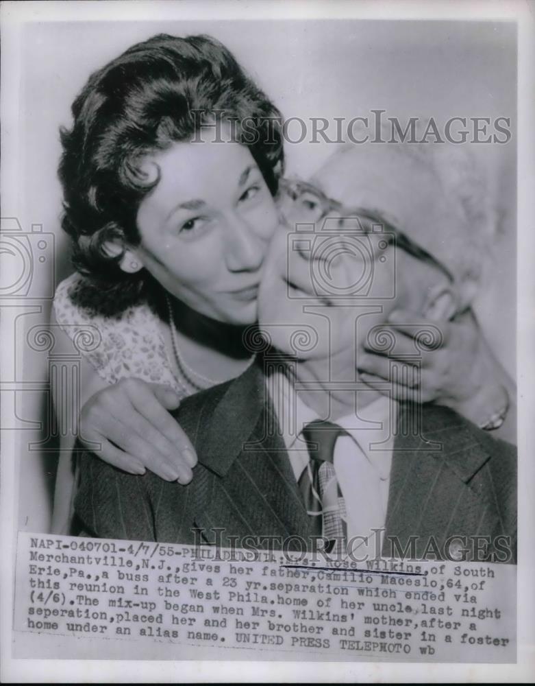 1955 Press Photo Mrs. Rose Wilkins gives her father, Camilio Maceslo a kiss - Historic Images