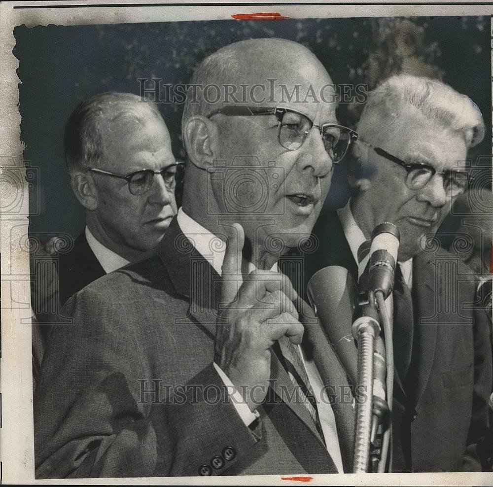 1963 Press Photo Supreme Court Justice Arthur Goldberg &amp; ROy Davis of Union - Historic Images