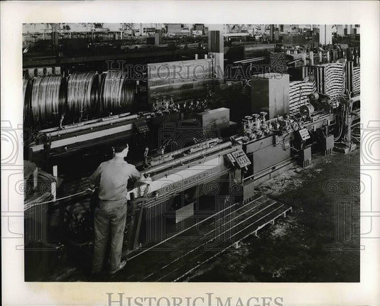 1957 Press Photo Machinist working with coiling machine - Historic Images