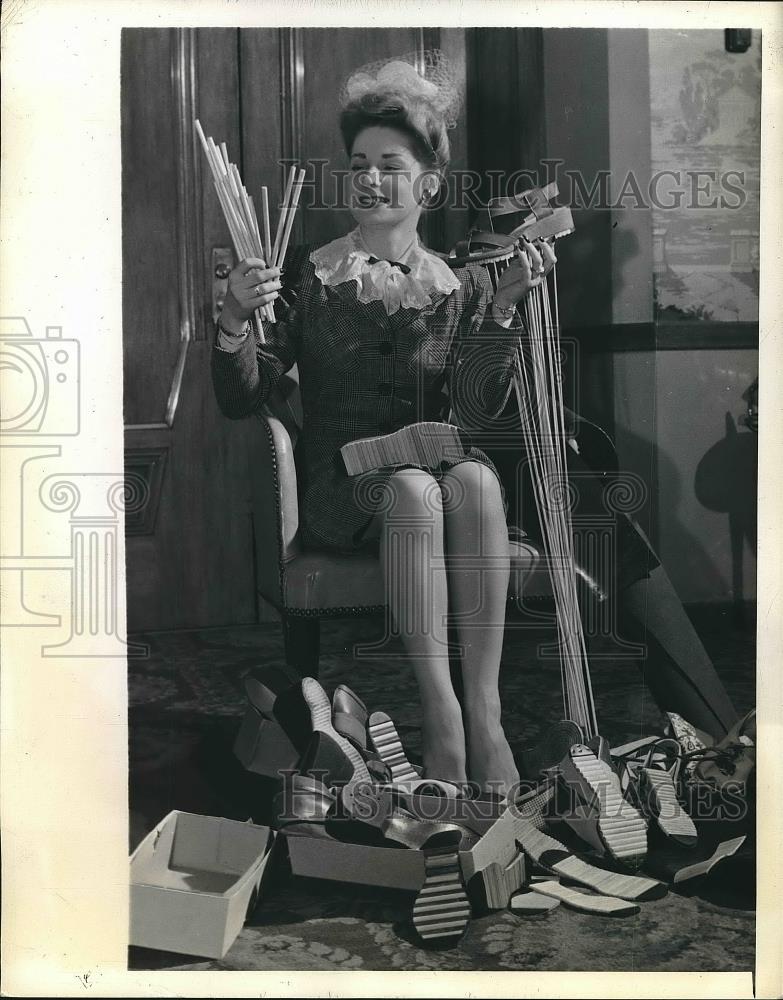 Ruth Reed 1943 Vintage Press Photo Print - Historic Images