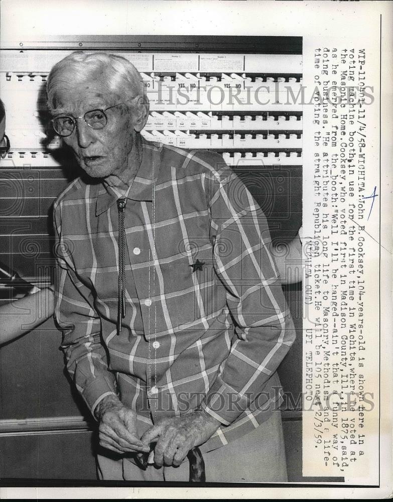 1958 Press Photo John B. Cooksey 104 Years Old At Voting Machine Ready To Vote - Historic Images